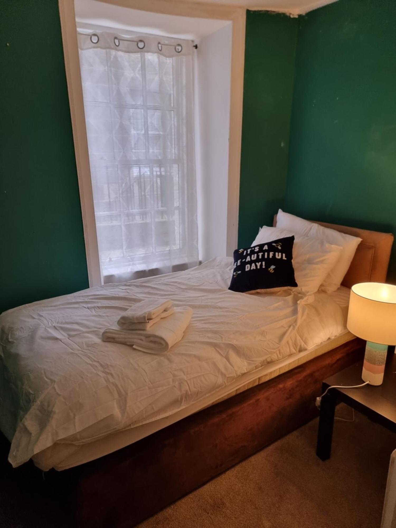 Homely 3 Bedroom In The Heart Of Central Edimburgo Exterior foto