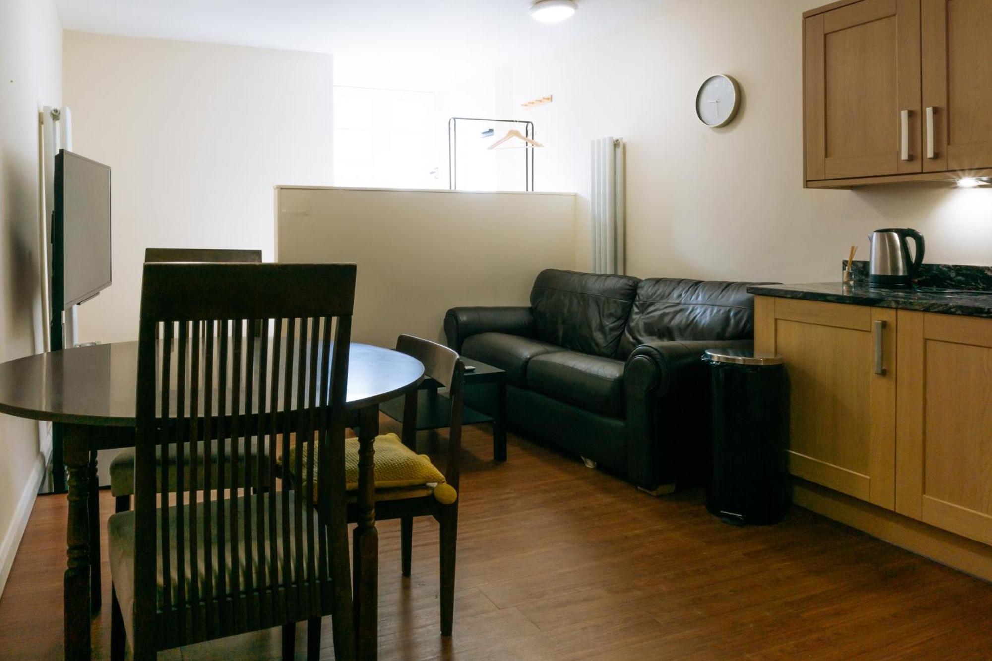 Homely 3 Bedroom In The Heart Of Central Edimburgo Exterior foto